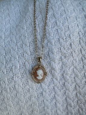 Vintage style Gold Cameo Pendant Necklace with White Profile